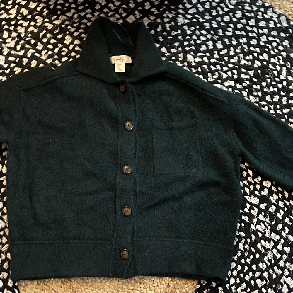 ‼️6️⃣for💲3️⃣0️⃣‼️ 
Jessica Simpson Forest Green Button-Up Cardigan